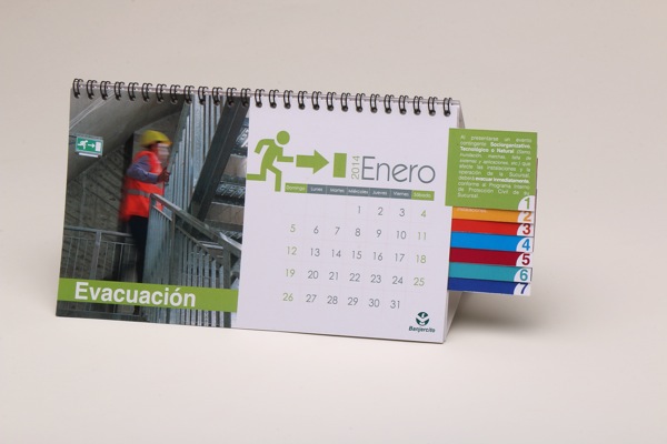 Calendario en Couche encuadernado con Wire´o, impreso en selección de color.